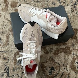 Brand new women’s New Balance 327s!